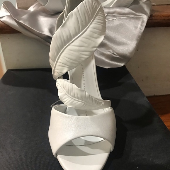 Giuseppe Zanotti double leaf heels - Picture 8 of 8